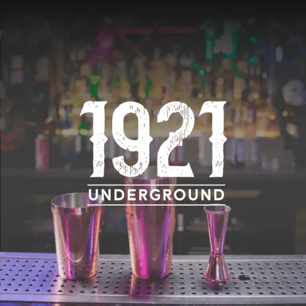 Flyer con el nombre y diseño de 1921 UNDERGROUND, un servicio de bar y coctelería exclusivo del hotel en CDMX.