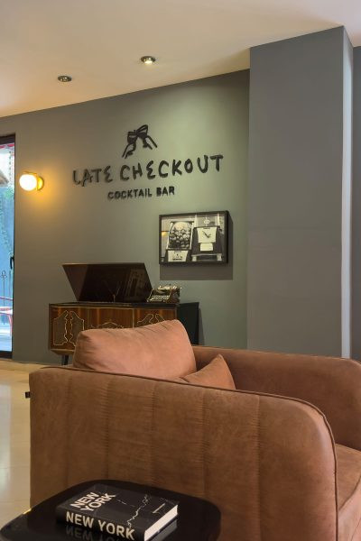 Late check out vertical
