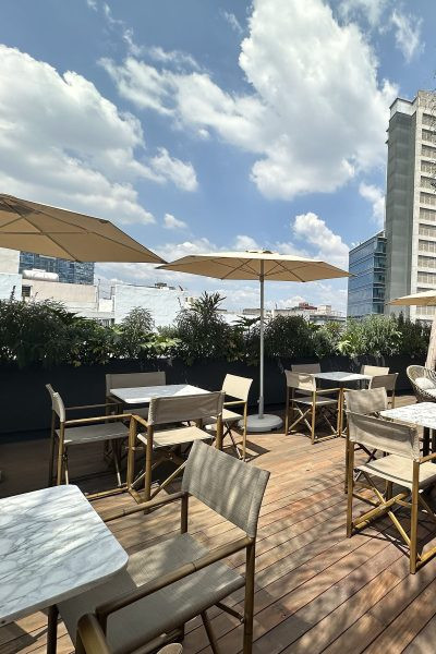 Modelo-hombre-terraza-vista-frente